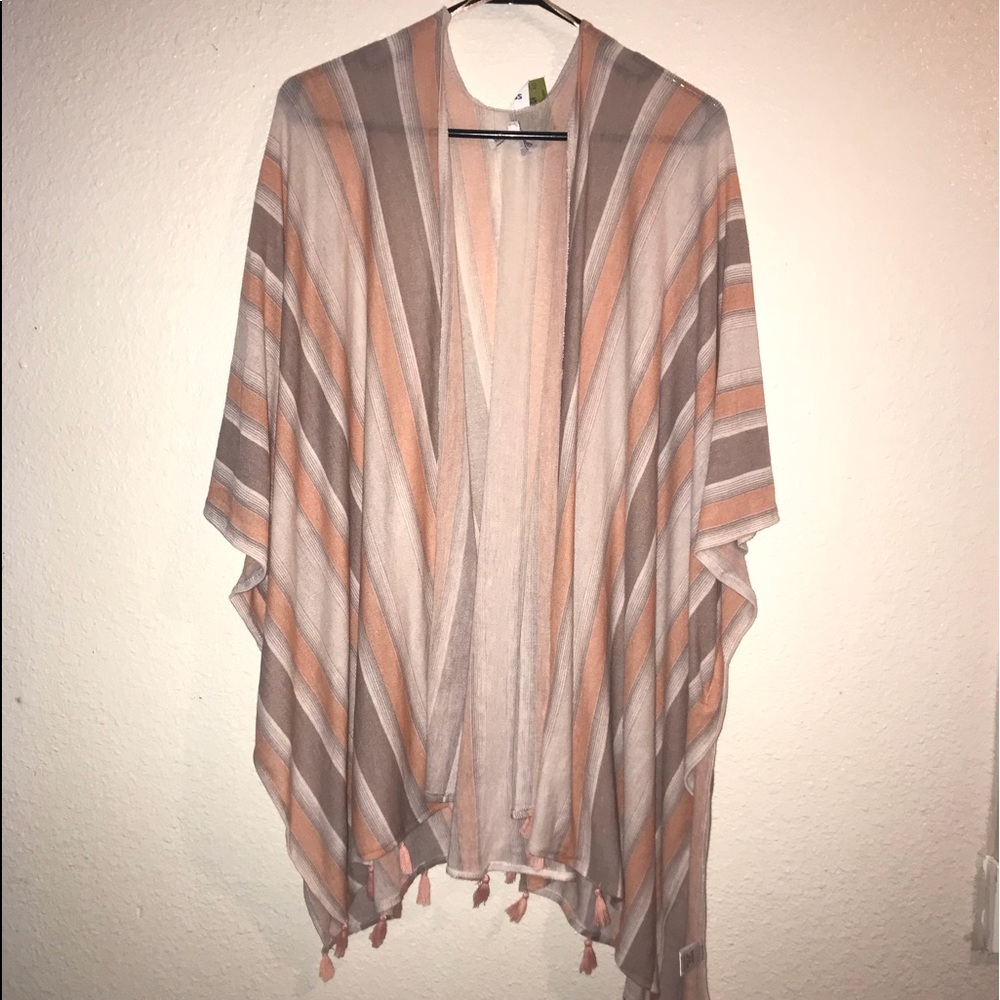 Lightweight shawl with tassels size s/m